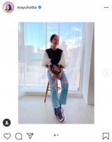 堀田真由、足し引き上品カジュアルコーデの私服　笑顔も「かわいい！」