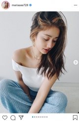 谷まりあ、オフショルトップスでヘルシーな肌見せ「かわいい」