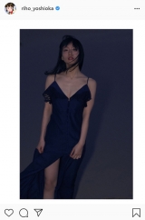 吉岡里帆、引き締まった首、大胆な胸元　妖艶ドレスにファン「見惚れる」