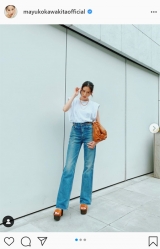 河北麻友子、“脚長”ジーンズ姿に反響「脚、ながっ！」