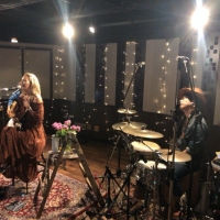 Baby Kiy、自身初となるYouTubeライブで10曲披露　予定外の「Rainbow」歌唱