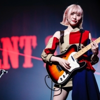 SILENT SIREN「諦めないこの世界は最高」無観客ライブで見せた音楽愛