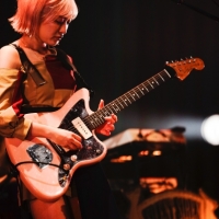 SILENT SIREN「諦めないこの世界は最高」無観客ライブで見せた音楽愛