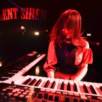 SILENT SIREN「諦めないこの世界は最高」無観客ライブで見せた音楽愛