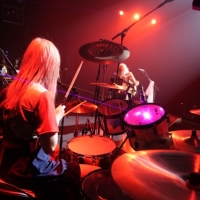 SILENT SIREN「諦めないこの世界は最高」無観客ライブで見せた音楽愛
