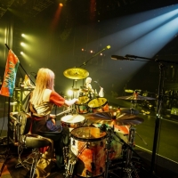 SILENT SIREN「諦めないこの世界は最高」無観客ライブで見せた音楽愛