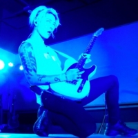 MIYAVI、ドローンを駆使した無人撮影で全18曲パフォーマンス