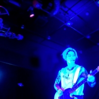 MIYAVI、ドローンを駆使した無人撮影で全18曲パフォーマンス