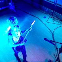 MIYAVI、ドローンを駆使した無人撮影で全18曲パフォーマンス