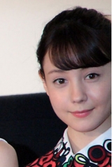 “モコモコ”トリンドル玲奈が「可愛い」、ボアコーデ