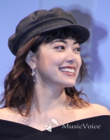 森星、180度開脚やエビぞりも　ストレッチ姿を披露　美腹筋も