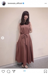 AKB48武藤十夢、スキッパーネックワンピースで大人っぽく
