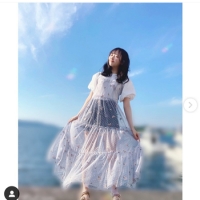 STU48石田千穂、シースルーのキャミワンピで涼やか「夏の美少女発見」