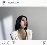 三吉彩花、胸元ざっくりホワイトコーデ　朝比奈彩も絶賛の美しさ「綺麗」