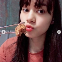 NiziU・NINAの“ピラティス”姿、ファン絶賛「細くて羨ましい」