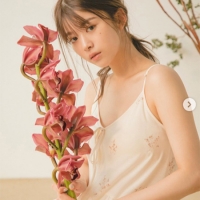 馬場ふみか、キャミワンピの胸元に華奢なリボン　可憐な姿に「かわいい」