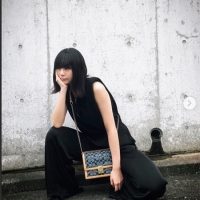 西内まりや、全身“黒コーデ”
