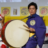 桐谷健太と小島瑠璃子が阿波おどり