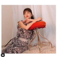 若月佑美、フリルワンピースでクラシカルに