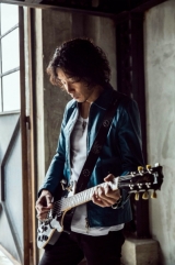斉藤和義、テレビ朝日「じゅん散歩」テーマソング 「純風」MV公開