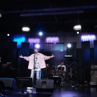 Natural Lag、離れていても伝わる“熱”　配信ライブで届けたエネルギー