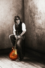 Tak Matsumoto、New Album『Bluesman』発売決定　氷室京介が作詞とボーカルで参加