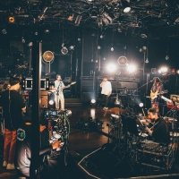 星野源「配信だとみんなに言える」10周年記念ライブで届けた感謝