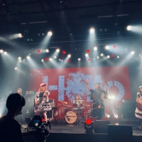 BAND-MAID、全面LEDを駆使　初の配信お給仕は世界中で反響