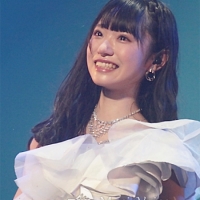 AKB48山内瑞葵、色っぽさ香らせるエアリーなオレンジワンピ