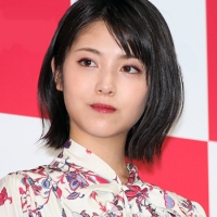 浜辺美波、フェイスガード着用写真に「可愛さは防げない」