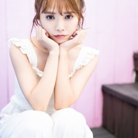 磯佳奈江が初写真集