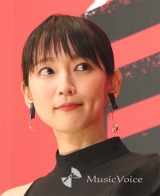 吉岡里帆の寝顔、背中には猫　「かわいい」と反響
