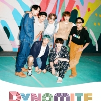 BTS、エネルギッシュで完全体「Dynamite」集合写真公開