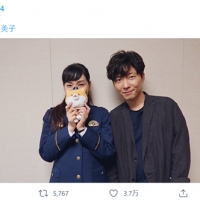 麻生久美子『MIU404』星野源と２ショット
