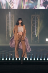 池田エライザ、サステナステージで美ウエスト