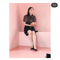 のん、モノグラム柄ブラウスで大人っぽさ