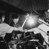 Saucy Dog初の配信ライブに70万人が視聴「絶対ライブハウスで会いましょう」