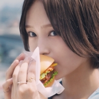 山本彩、モスバーガー新CMに出演決定　TVCMに出演するのはソロ活動後初