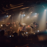 RIRIKO「また会いたい、会えますように」ライブで表現した“２つの世界線”