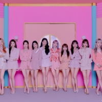 IZ*ONE「Beware」ティザー映像公開　別世界に飛び込んだような可愛らしい映像に