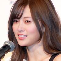 白石麻衣、松村沙友理の耳を“甘噛み”「耳かじってる！」