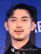 松田翔太、シックな装いに「存在が芸術」と反響
