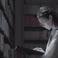 のん・コムアイ・趣里『怖い絵本』朗読