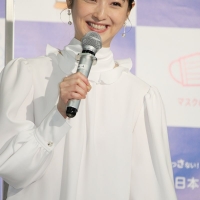 佐々木希、笑顔で呼びかけ「何でもいいから相談して」