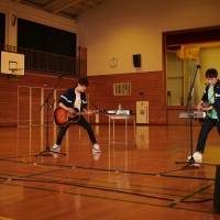 ゆず、母校・岡村中学校体育館から歌を届ける「胸がいっぱいです」