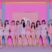 IZ*ONE、コラボカフェ「IZ*ONE　CAFE」開催決定