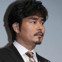 小澤征悦、スピルバーグ監督の手紙にダーツの痕が…