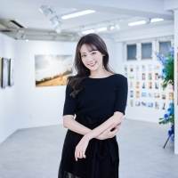志田友美、初の写真展レセプション