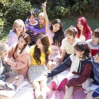 IZ*ONE、初の日本完全独自写真集　宮脇咲良「近くに感じて」
