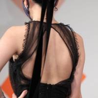 河北麻友子、美脚際立つシースルードレス